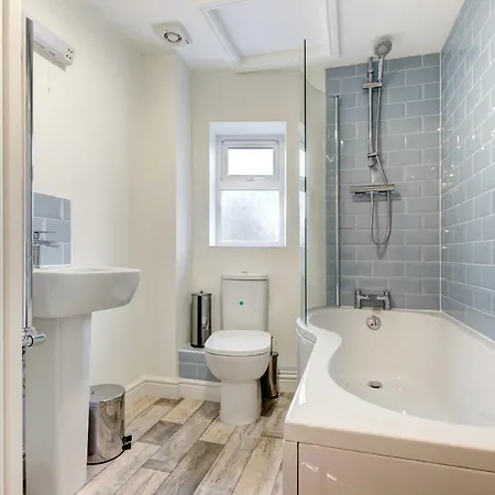 Lovely 2 Bed House In