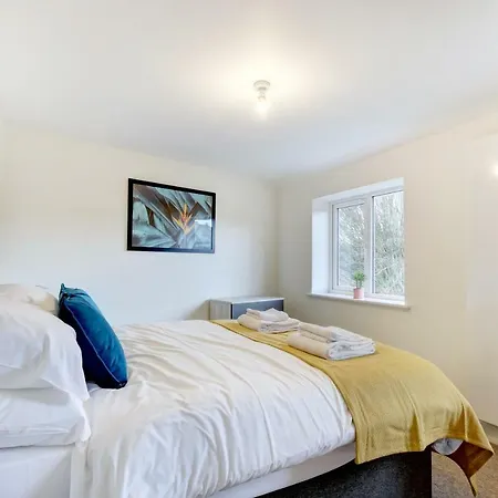 Lovely 2 Bed House In